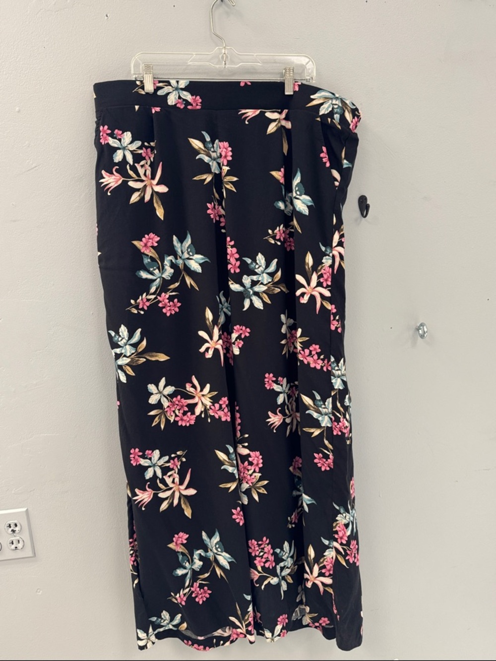 torrid  3R Black Wide Leg Floral Pants